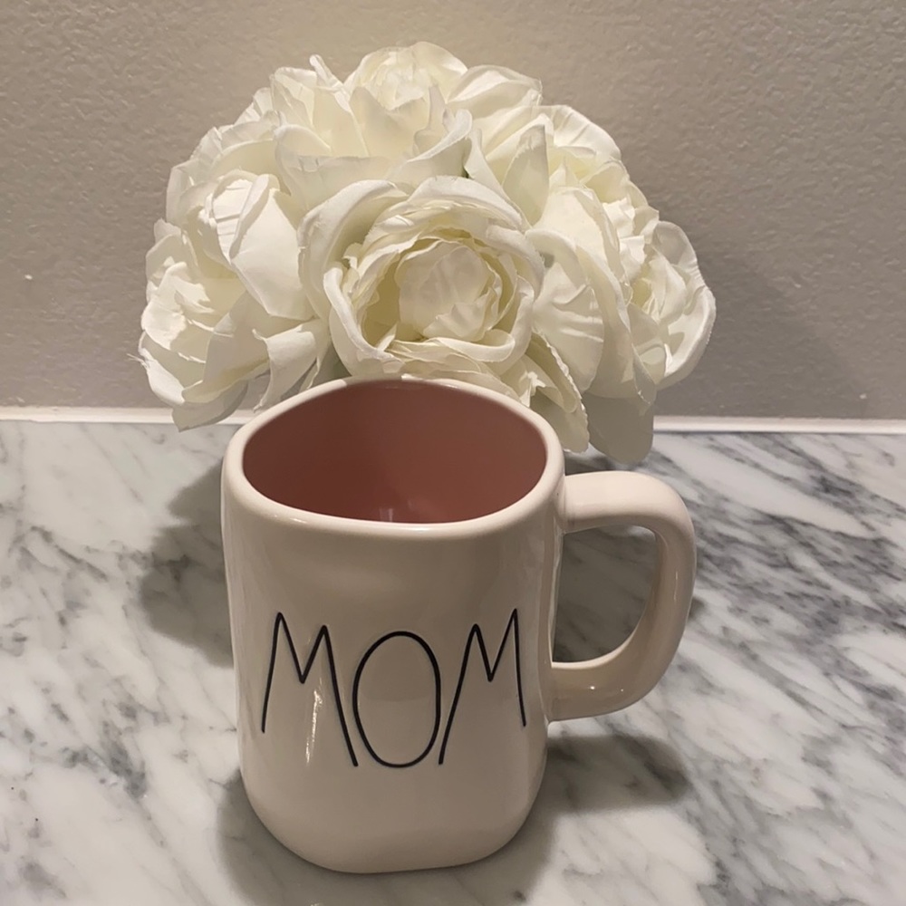 Rae Dunn “MOM”‎ Mug